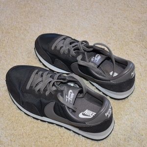 Nike Air Pegasus 83, Men's size 9